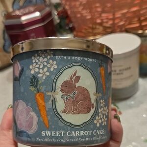 Nwt 🐇Sweet Carrot Cake Candle 🐰
